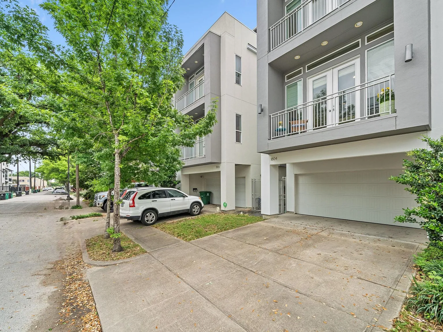 3 bed, 3.5 bath, 2916 sqft, $4,300 — Photo 4
