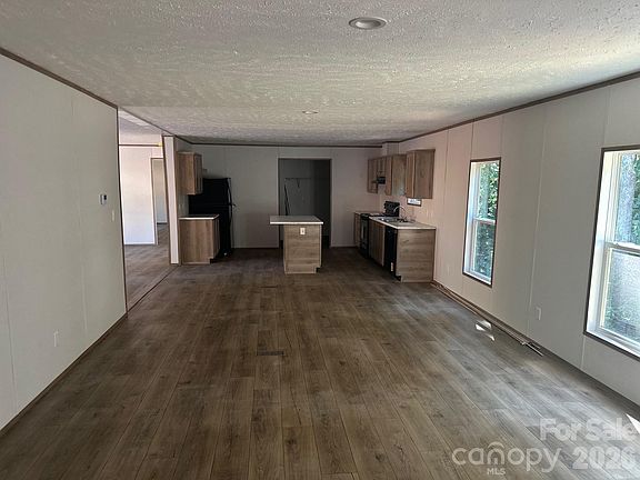 4th image of 178 Clear Springs Rd