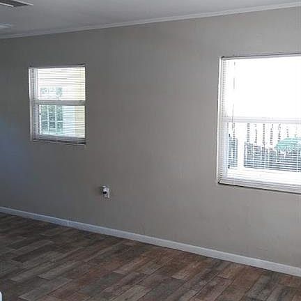 5th image of 3032 Strawberry Ln