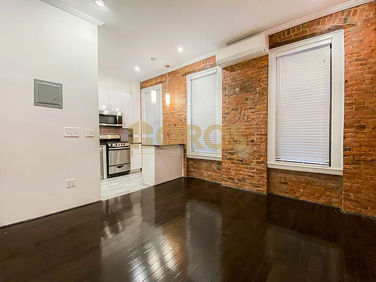 46 Grand St #1R — Photo 2