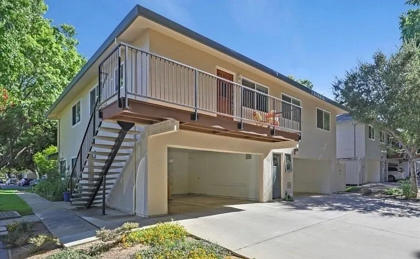 2 bed, 810 sqft, $2,750 — Photo 1