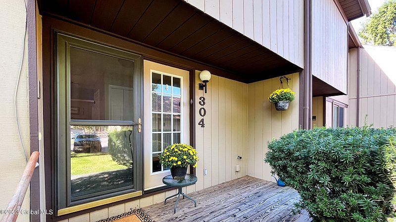 3rd image of 304 Huntington Court