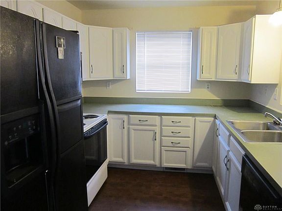 4th image of 665 E Main St