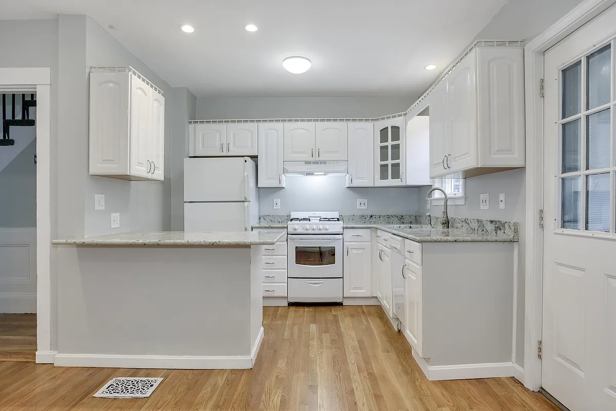 Building Photo - 179 N St #SFR