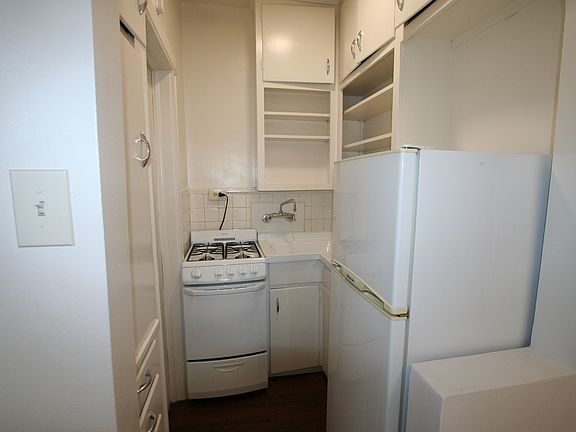 4th image of 900 N Lafayette St APT 5