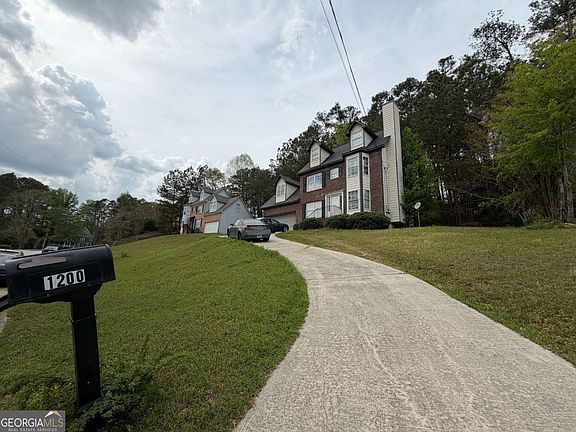 2nd image of 1200 Justin Ln