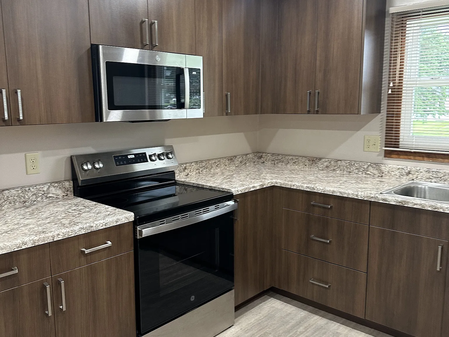 2 bed, 1100 sqft, $1,100 — Photo 4