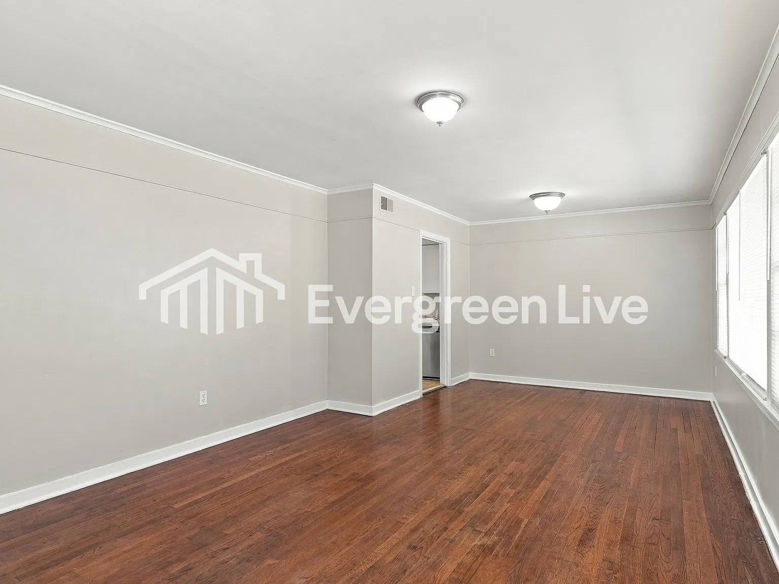 3 bed, 1.0 bath, 1242 sqft, $1,245 — Photo 3