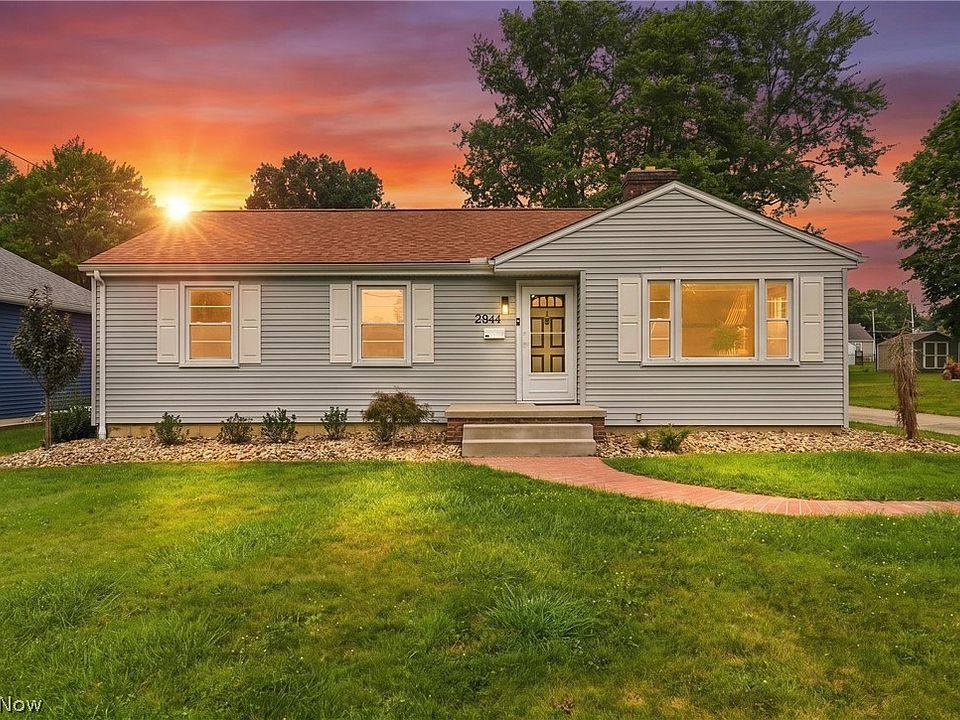 1st image of 2944 Howell Dr