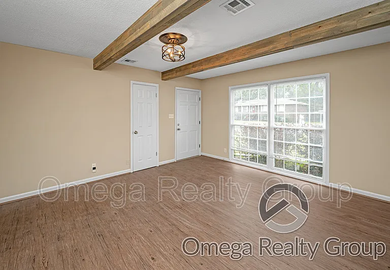1265 Adell St — Photo 8