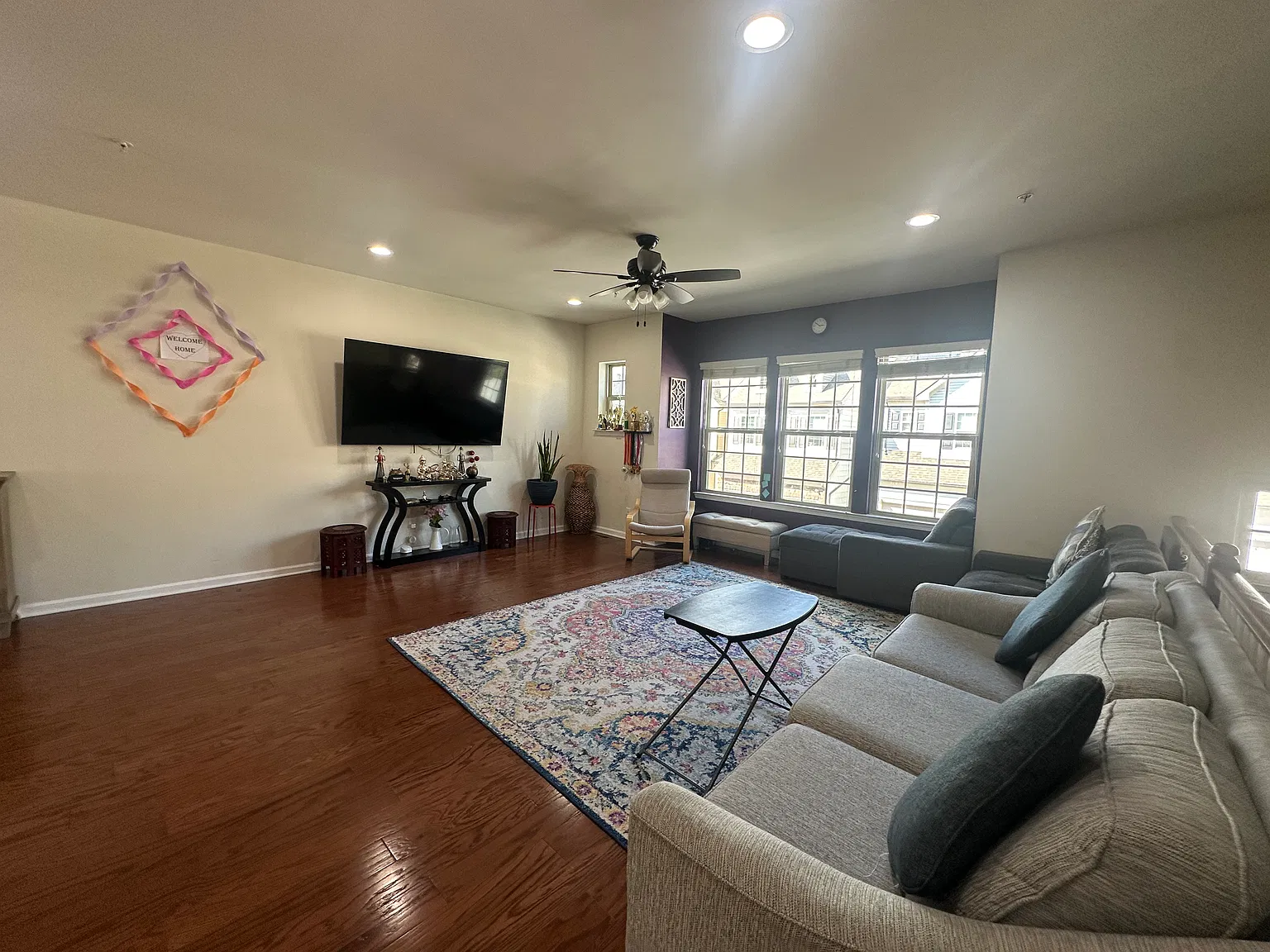 3 bed, 2400 sqft, $3,500 — Photo 3