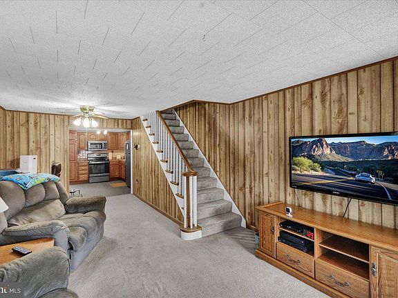 4th image of 7 Seyfert Dr