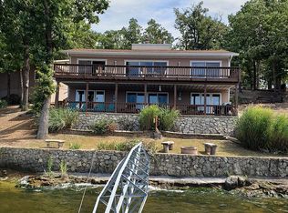 317 Point Lookout Dr, Sunrise Beach, MO 65079