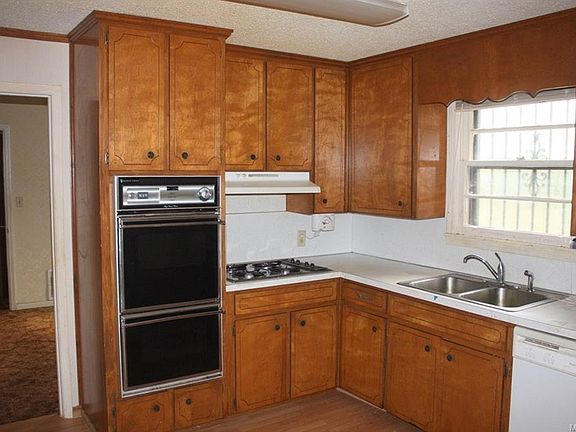 3rd image of 208 Garway Dr