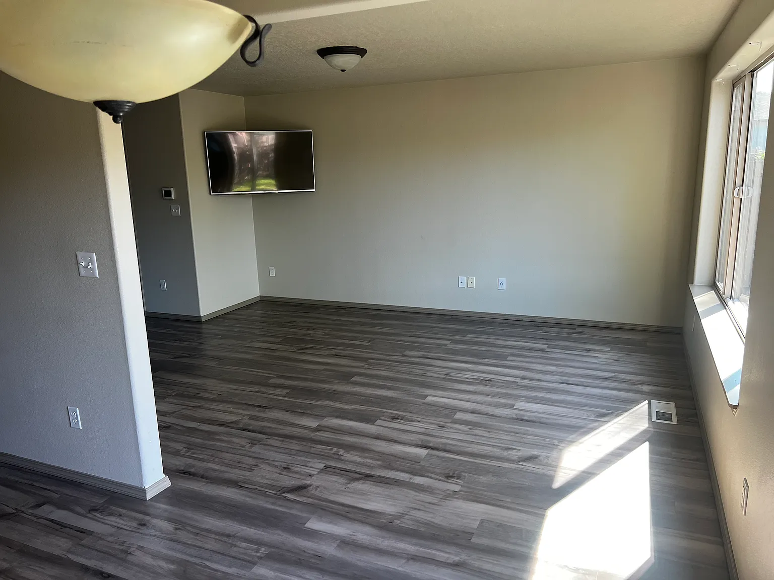 3 bed, 2.5 bath, 1312 sqft, $2,400 — Photo 3