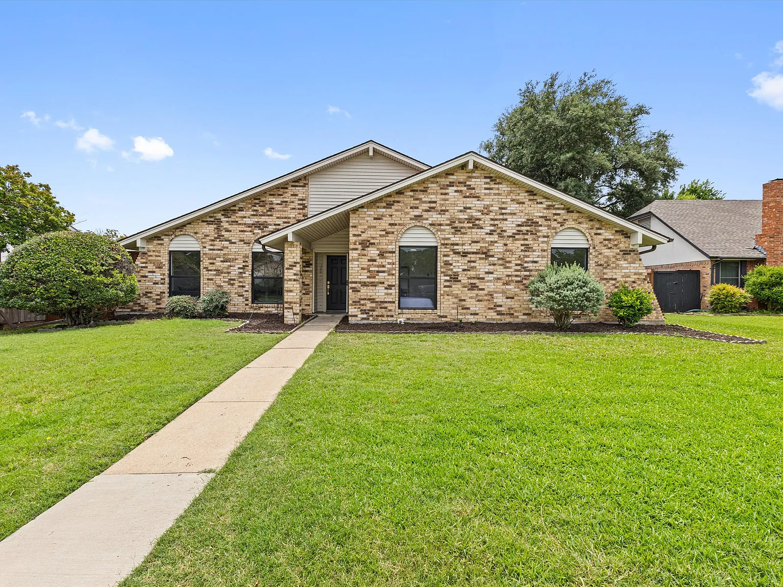 4 bed, 2052 sqft, $4,200 — Photo 1
