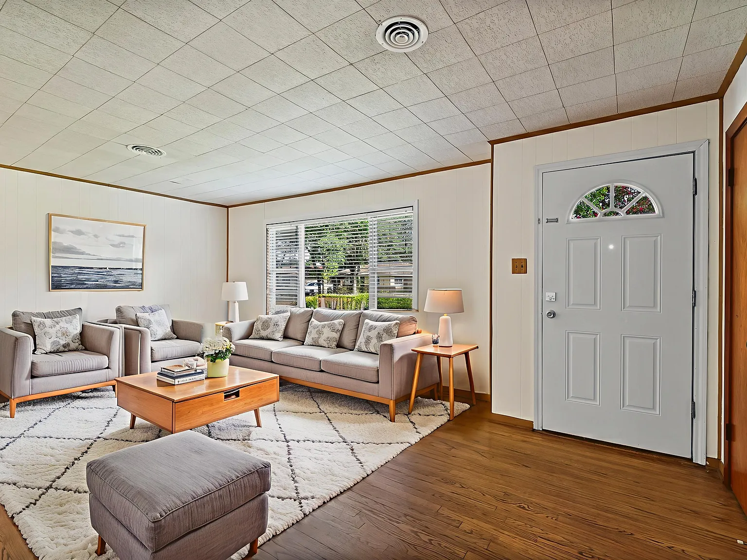 4 bed, 1.5 bath, 1433 sqft, $1,550 — Photo 1