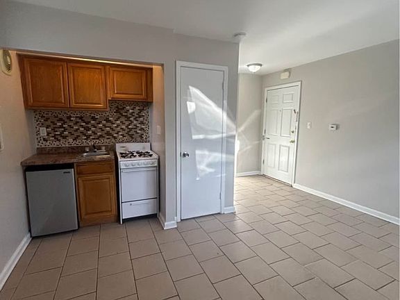 2nd image of 5 Bernice Rd #1