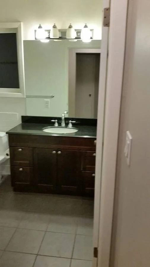 1 bed, $1,050 — Photo 2