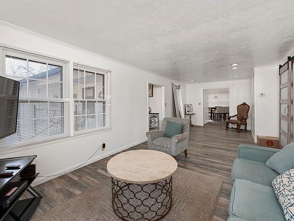 5th image of 515 W Delaware St