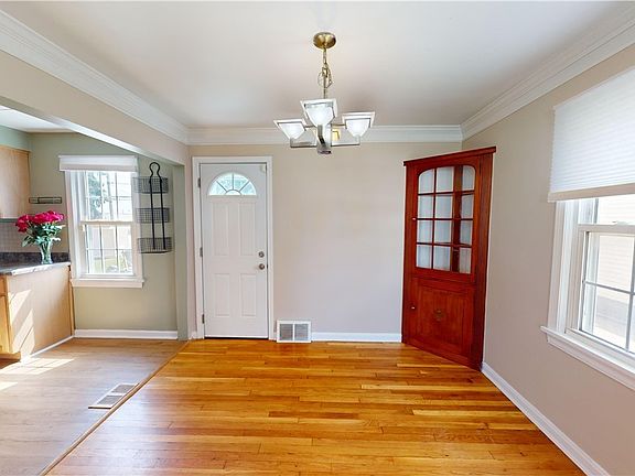 2nd image of 1593 Woodrow Ave