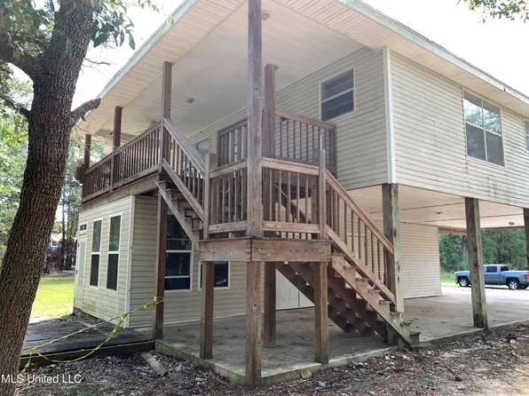 6092 3rd St, Bay Saint Louis, MS 39520