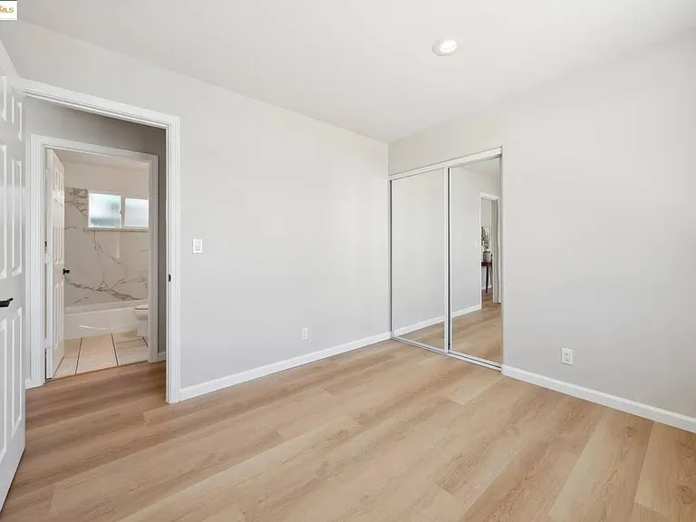 Minna Ave — Photo 4