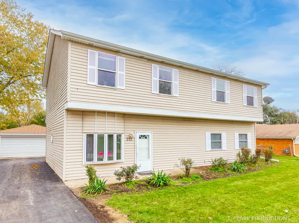 212 Harwood Dr, Bolingbrook, IL 60440