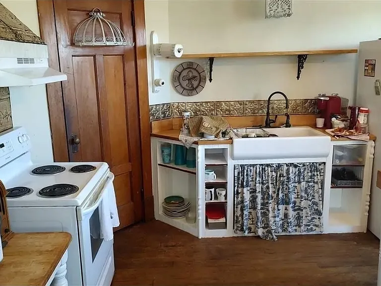 206 W Washington St — Photo 2