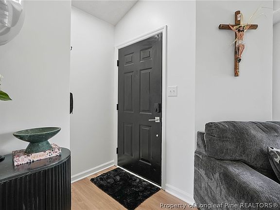 4th image of 95 Green Spring Dr