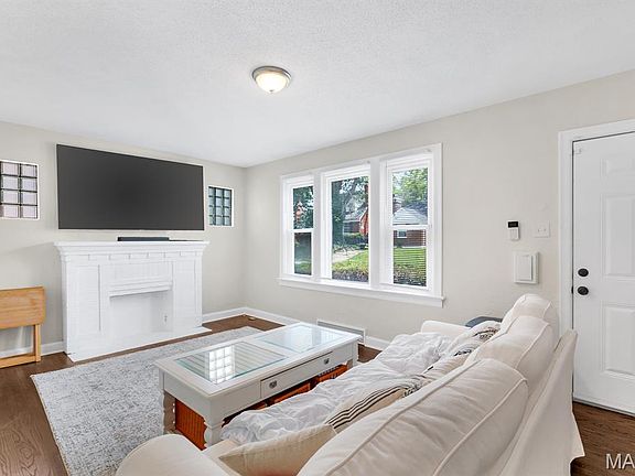 4th image of 3827 Oakridge Blvd