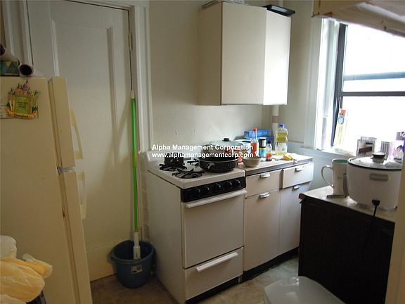 3rd image of 115 Saint Stephen St APT 31