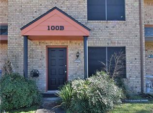 100 Seascape Dr APT B, Pt Lavaca, TX 77979