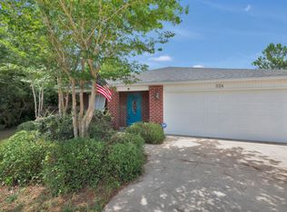 524 Cypress St, Mary Esther, FL 32569