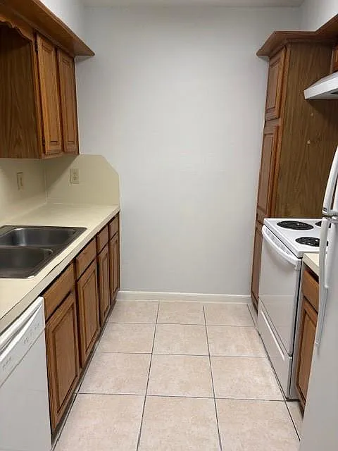 2 bed, 2.0 bath, 1040 sqft, $1,895 — Photo 4