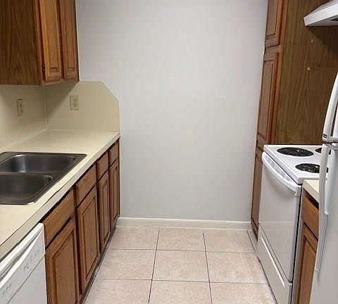5th image of 1311 Antoine Dr APT 109