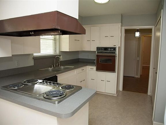 4th image of 9804 Shady Dale Ln