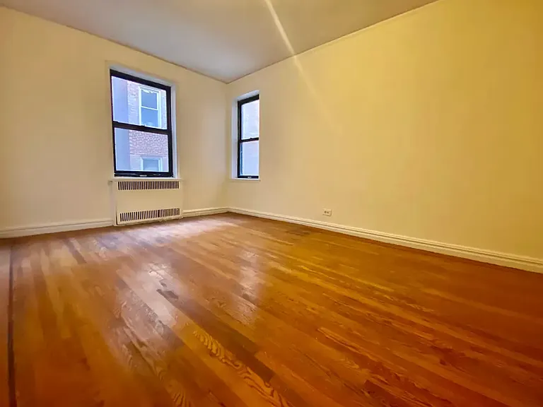 729 W 186th St #2D — Photo 2
