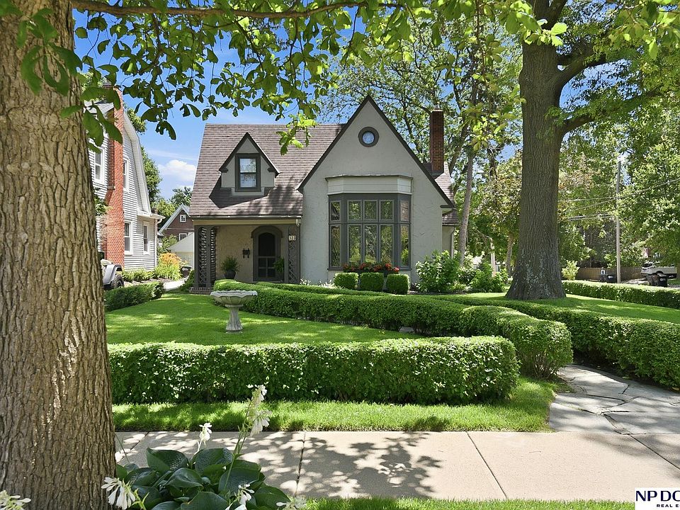 1st image of 323 S 51st Ave