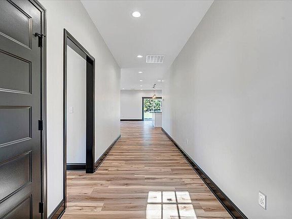 5th image of 360 Parford Ln