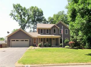 418 Greenbriar Dr, Cortland, OH