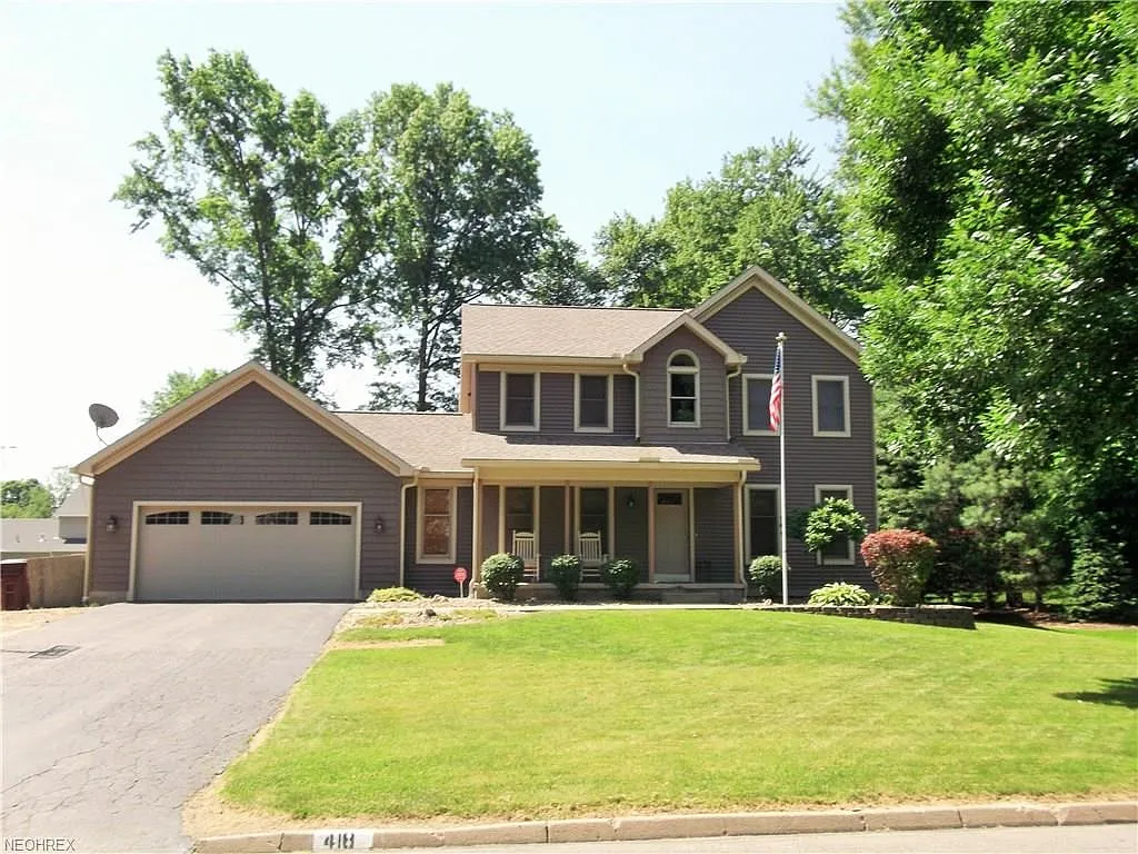 418 Greenbriar Dr photo 1