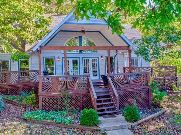 699 Swaying Oak Dr, Roach, MO 65787