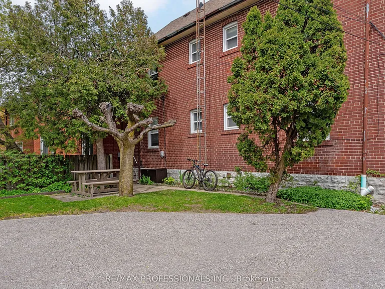 308 Jane St #UPPER — Photo 27