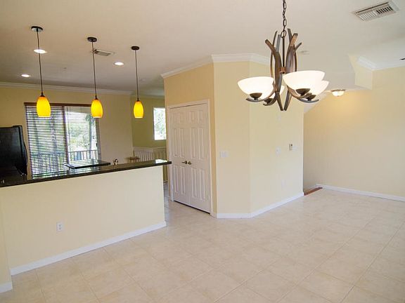 3rd image of 2926 S Greenleaf Cir