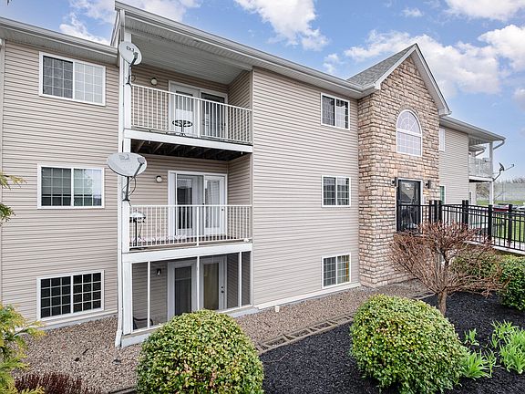 2nd image of 10567 Lynn Ln Unit 8