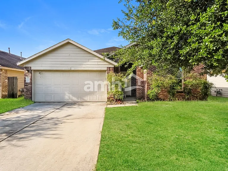 7211 Alava Dr — Photo 1