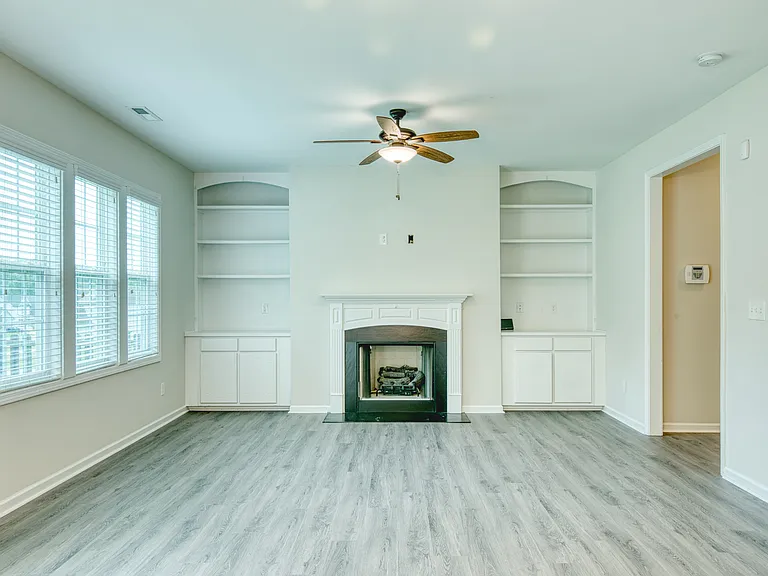 305 Webber Ln — Photo 5