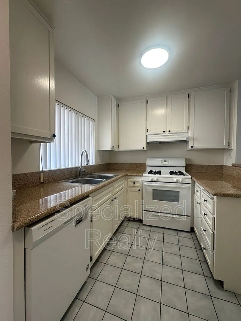 463 W. Wilson Avenue — Photo 2
