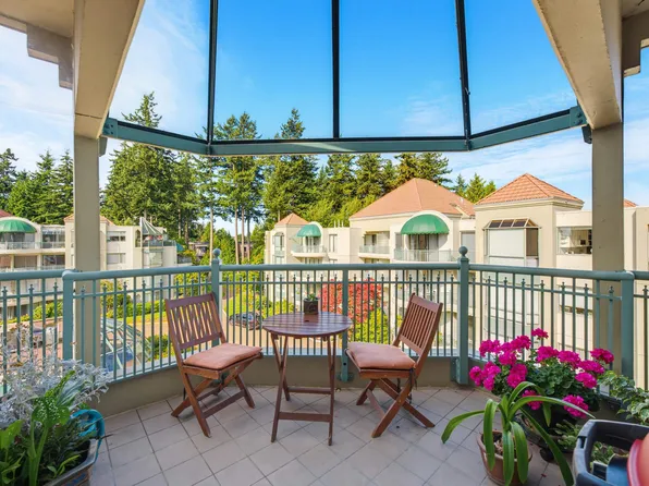 1765 Martin Dr #402, Surrey, BC V4A 9T6